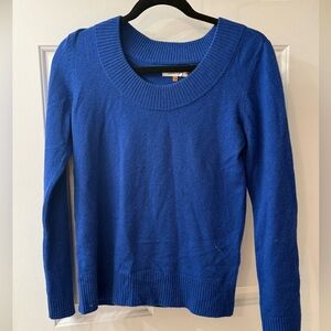 Calvin Klein Blue Crew Neck Sweater with Fitted Silhouette